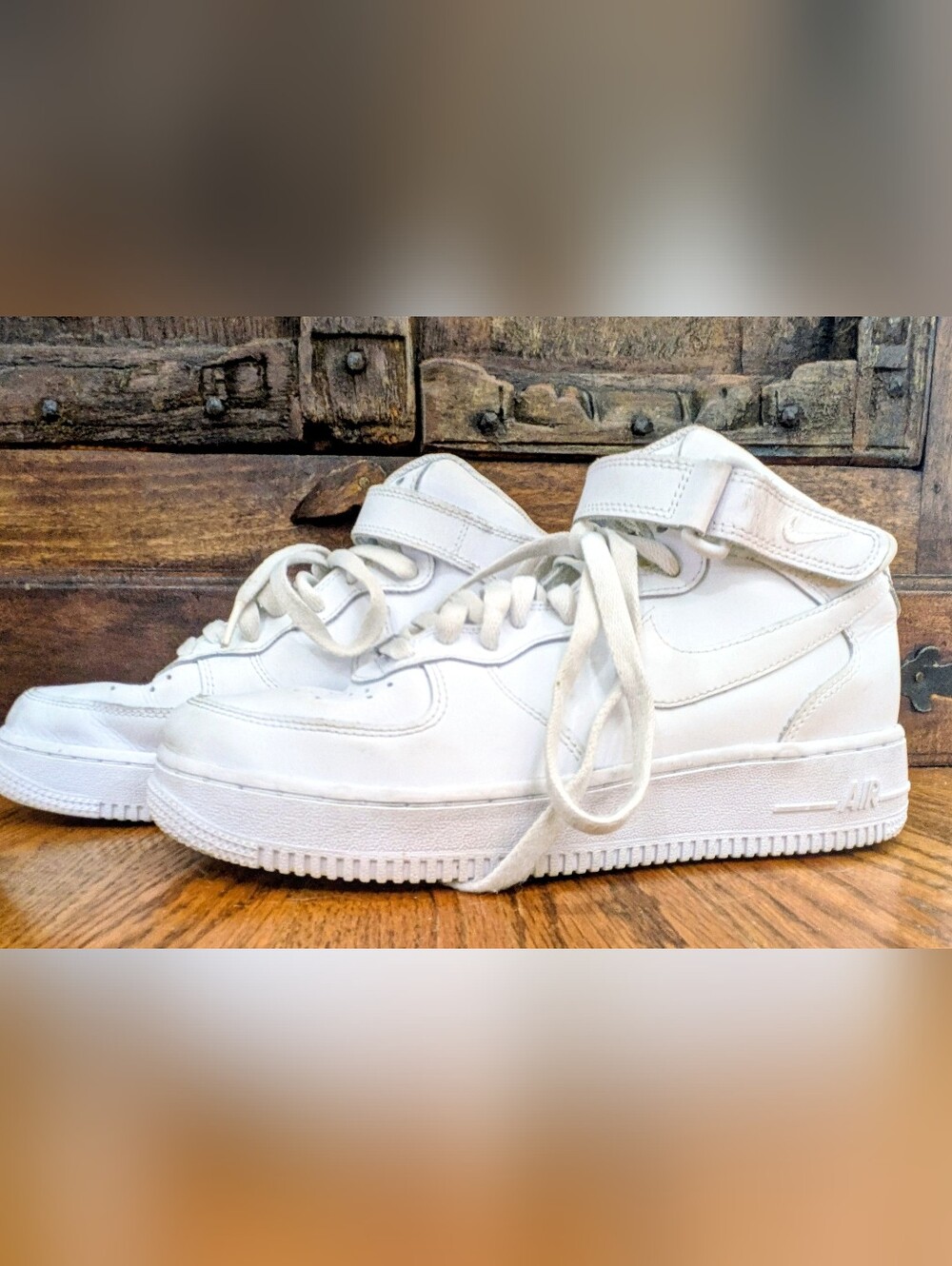 Nike Women's Air FORCE 1 White High-Top Sneakers with Strap